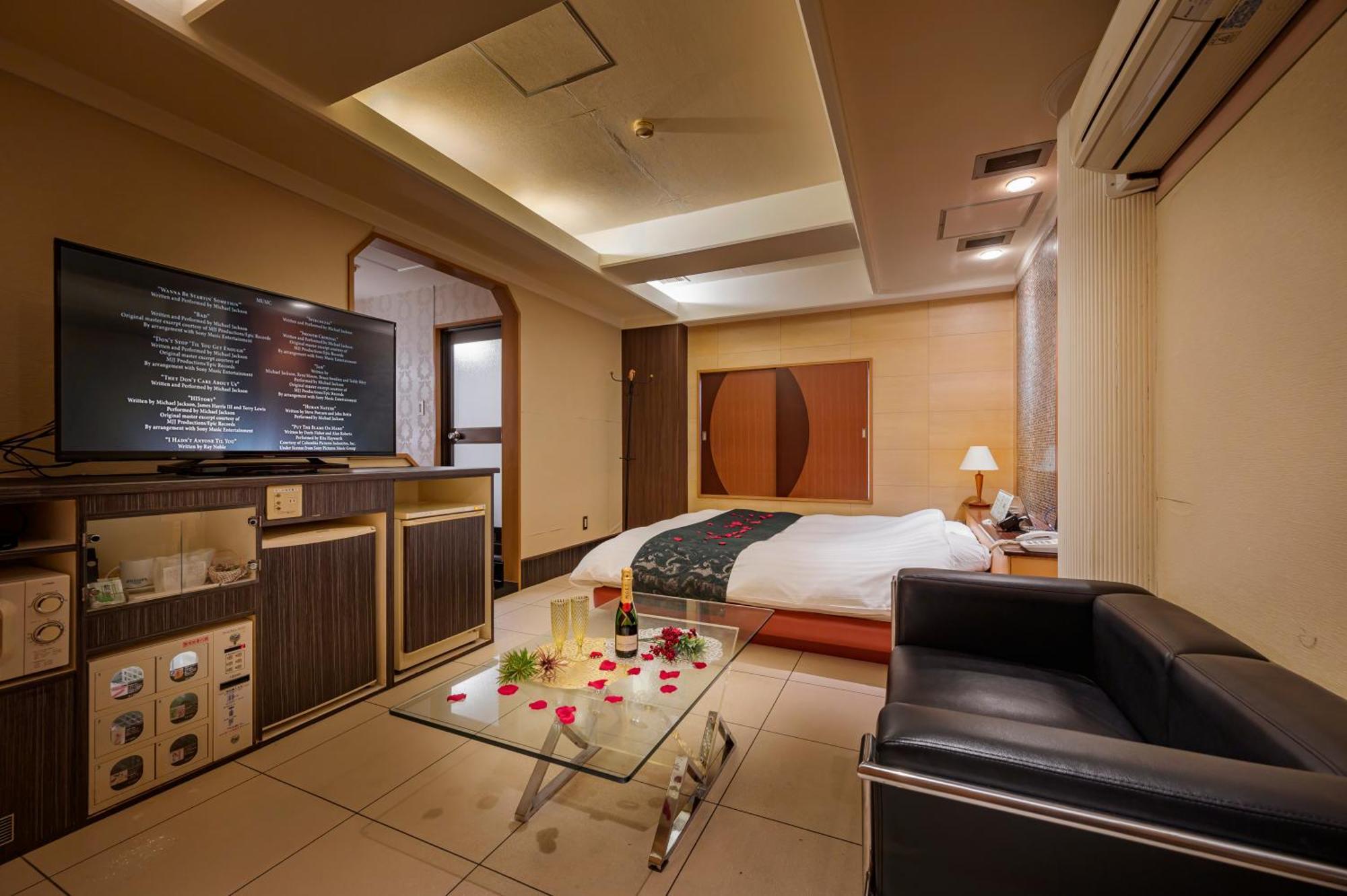 Hotel Mobilia (Adults Only) Tsurugashima Extérieur photo